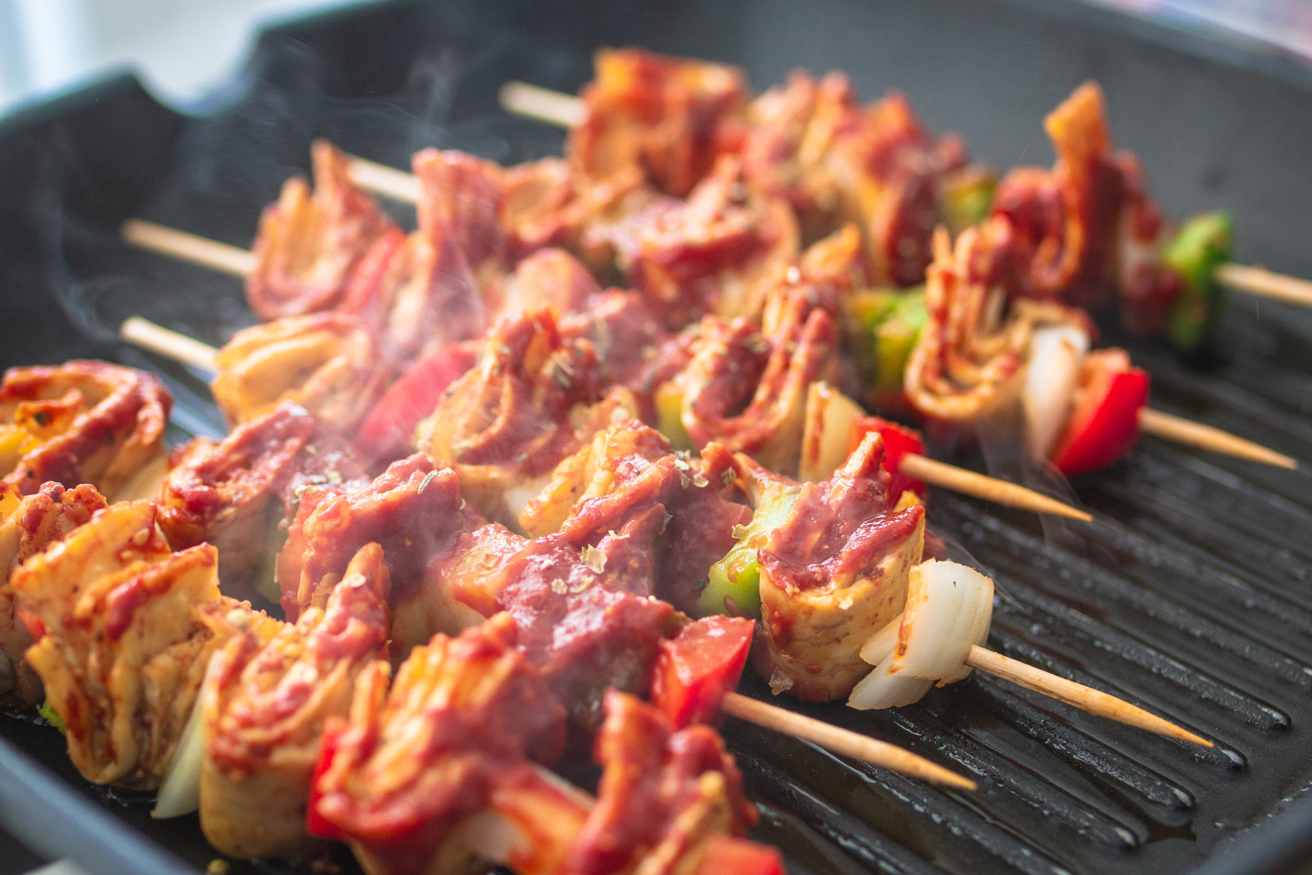 Die besten veganen Grillspieße mit Tempeh