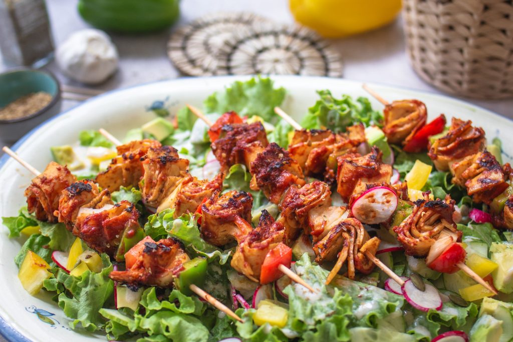 Die besten veganen Grillspieße mit Tempeh