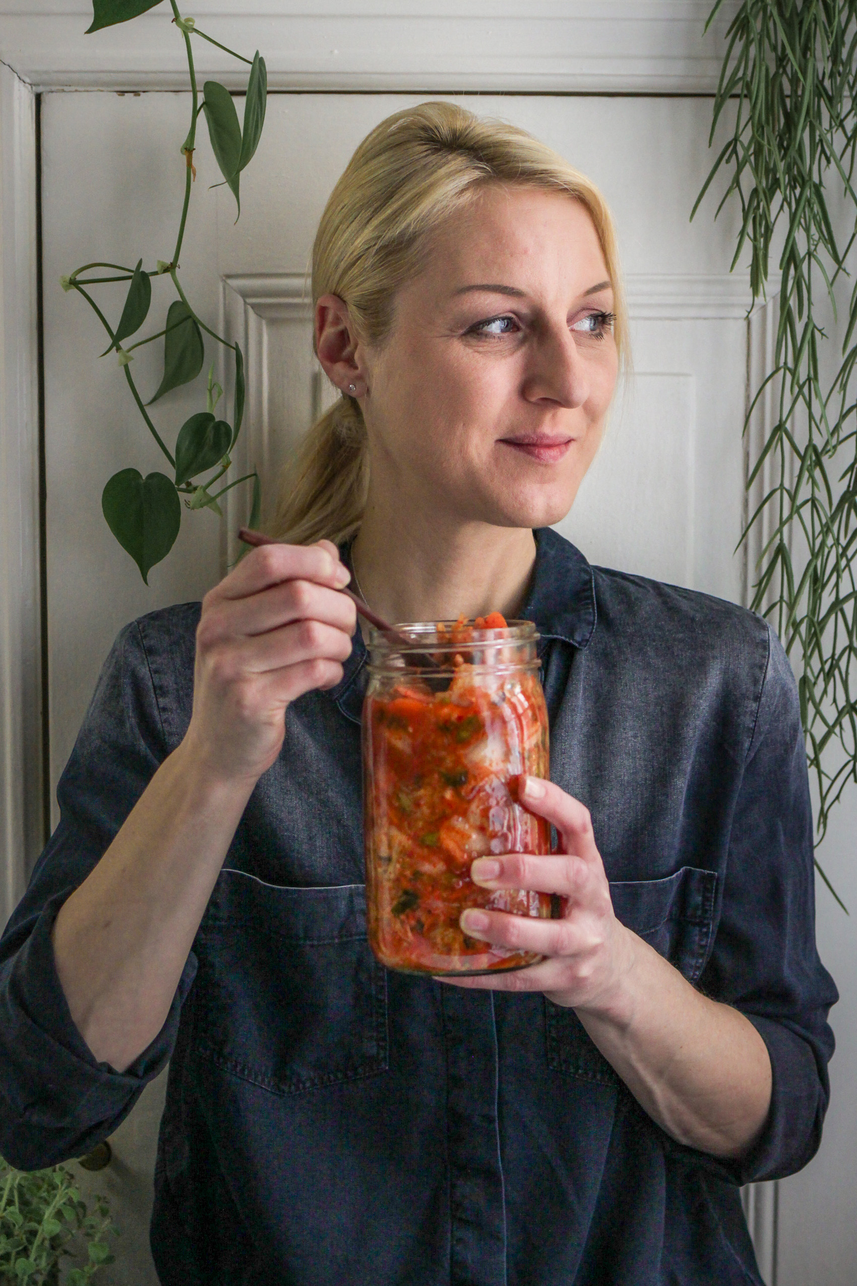 Lea Green, vegane Profiköchin, Kochbuchautorin und Bloggerin zeigt, wie einfach Fermentieren geht