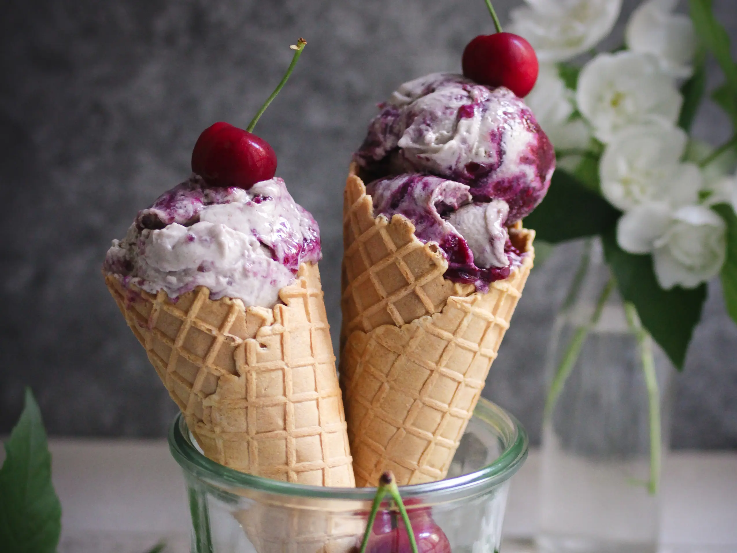 Veganes Kirscheis ohne Eismaschine machen