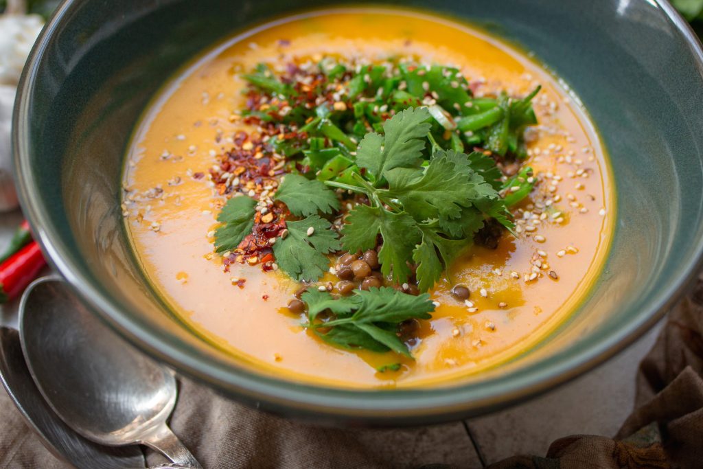Vegane Süßkartoffelsuppe mit Linsen - Souptember