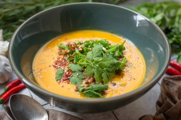 Vegane Süßkartoffelsuppe mit Linsen - Souptember