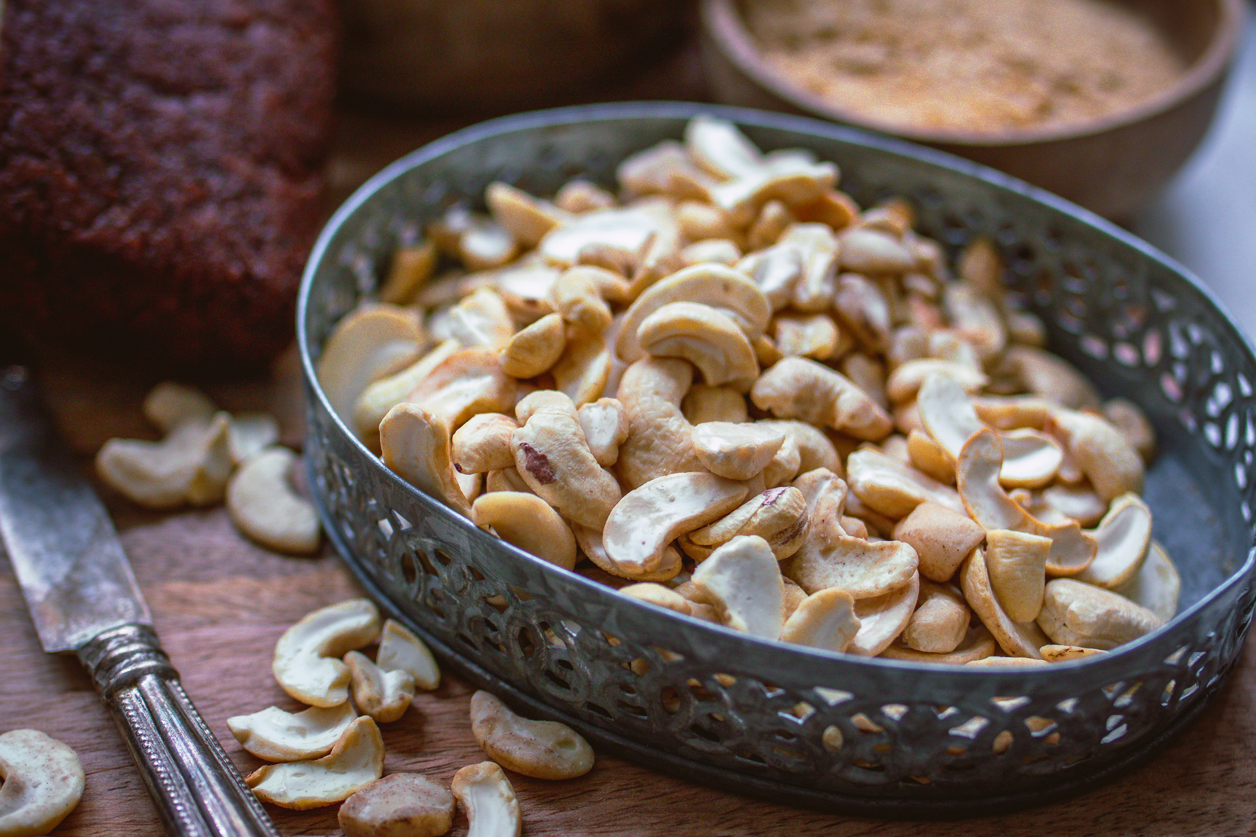 Cashewbruch in einer kleinen Schale