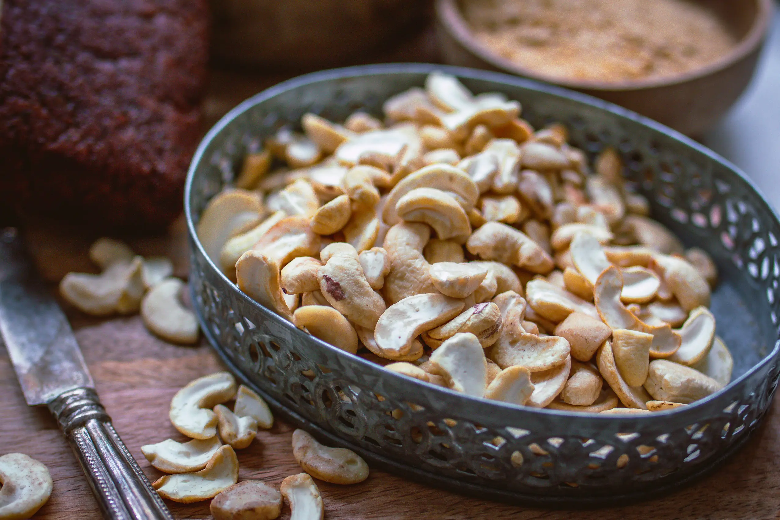 Cashewbruch in einer kleinen Schale