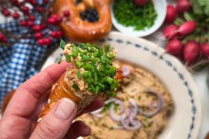 Rein pflanzlicher Obazda - veganes Rezept für Biergartenkäse
