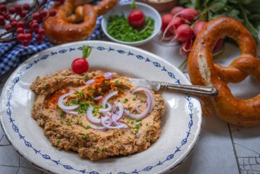 Rein pflanzlicher Obazda - veganes Rezept für Biergartenkäse