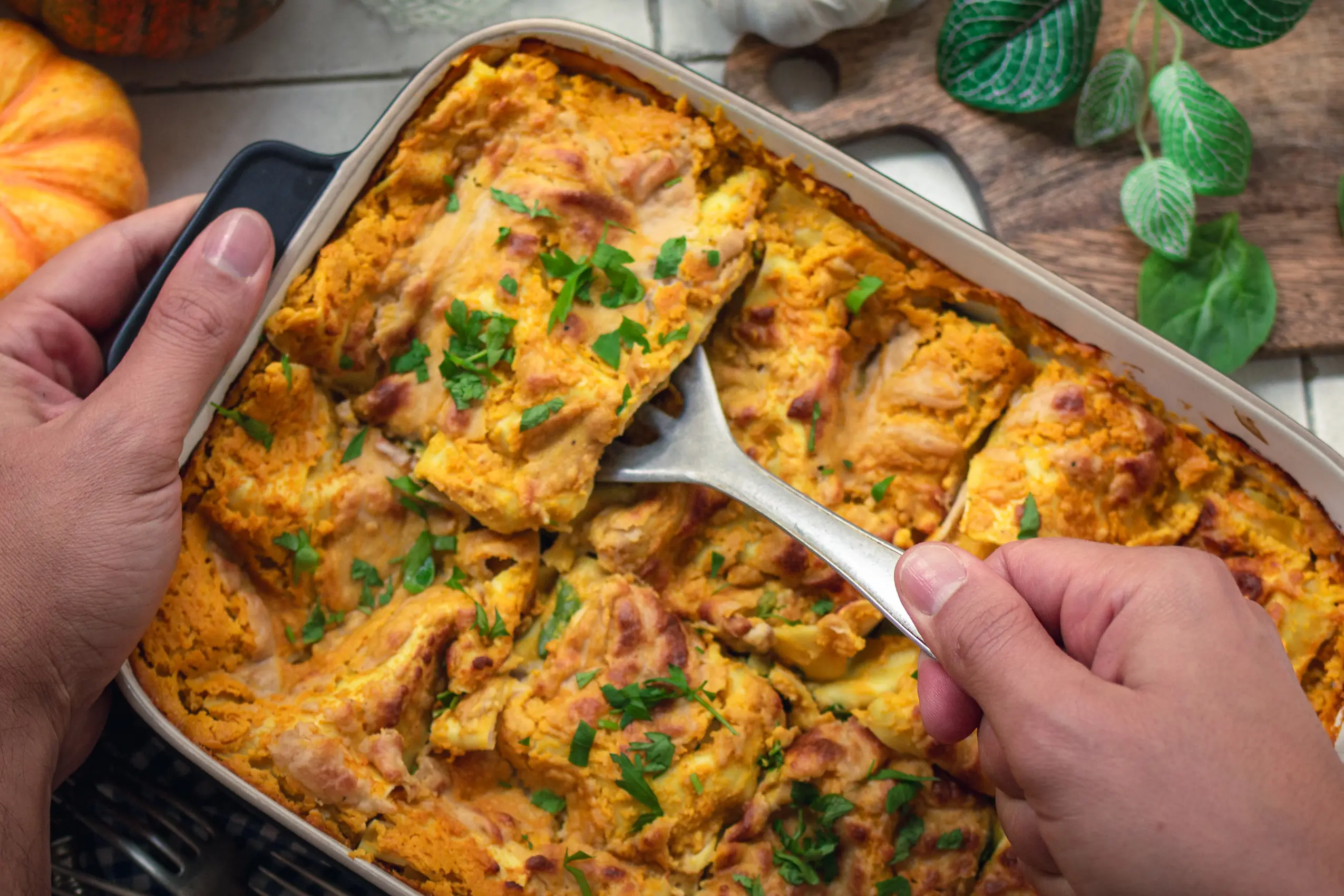 Einfache, vegane Kürbislasagne mit Spinat