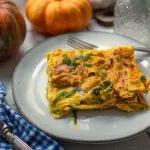 Einfache, vegane Kürbislasagne mit Spinat