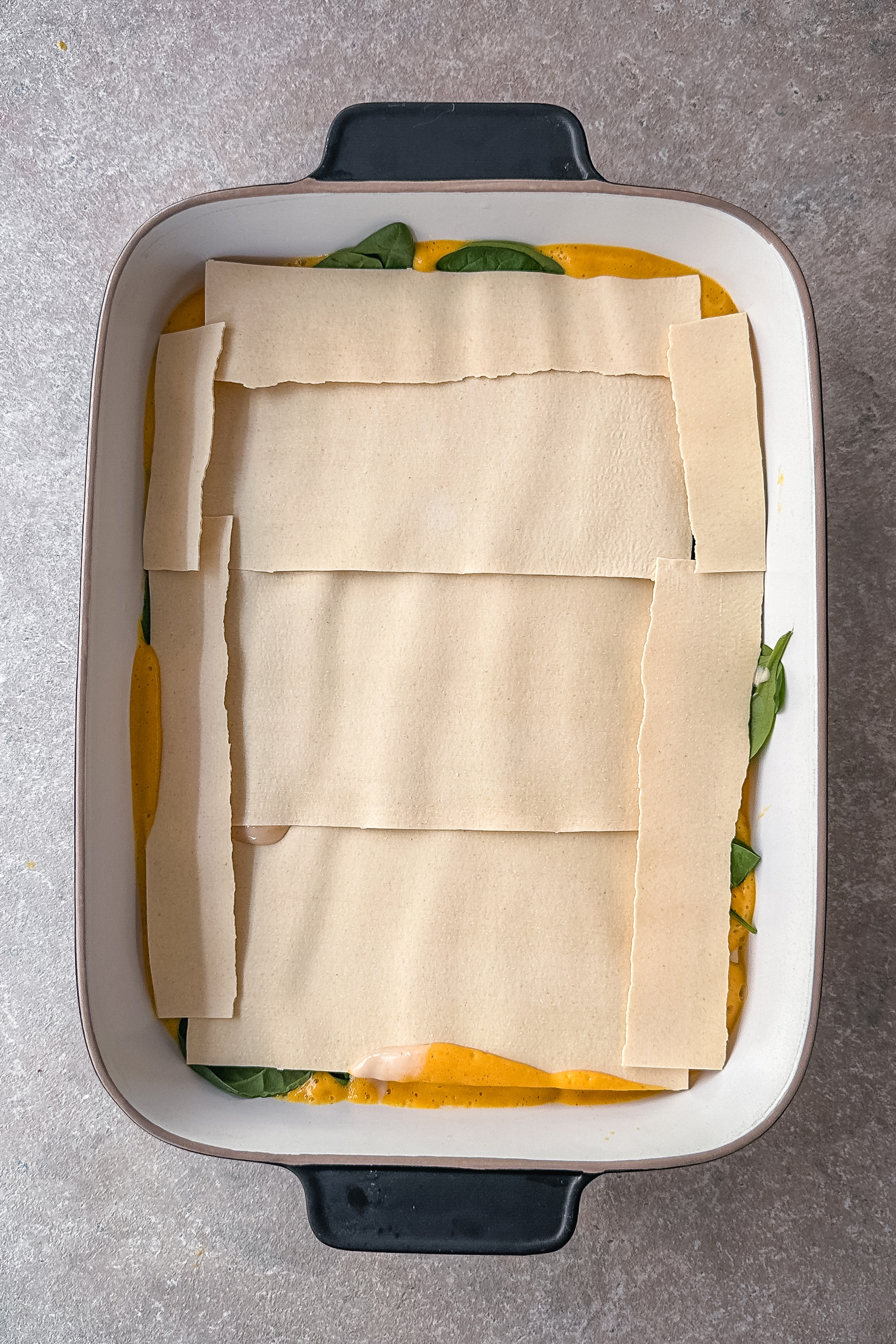 So schichtet man eine Lasagne (bebilderte Anleitung)