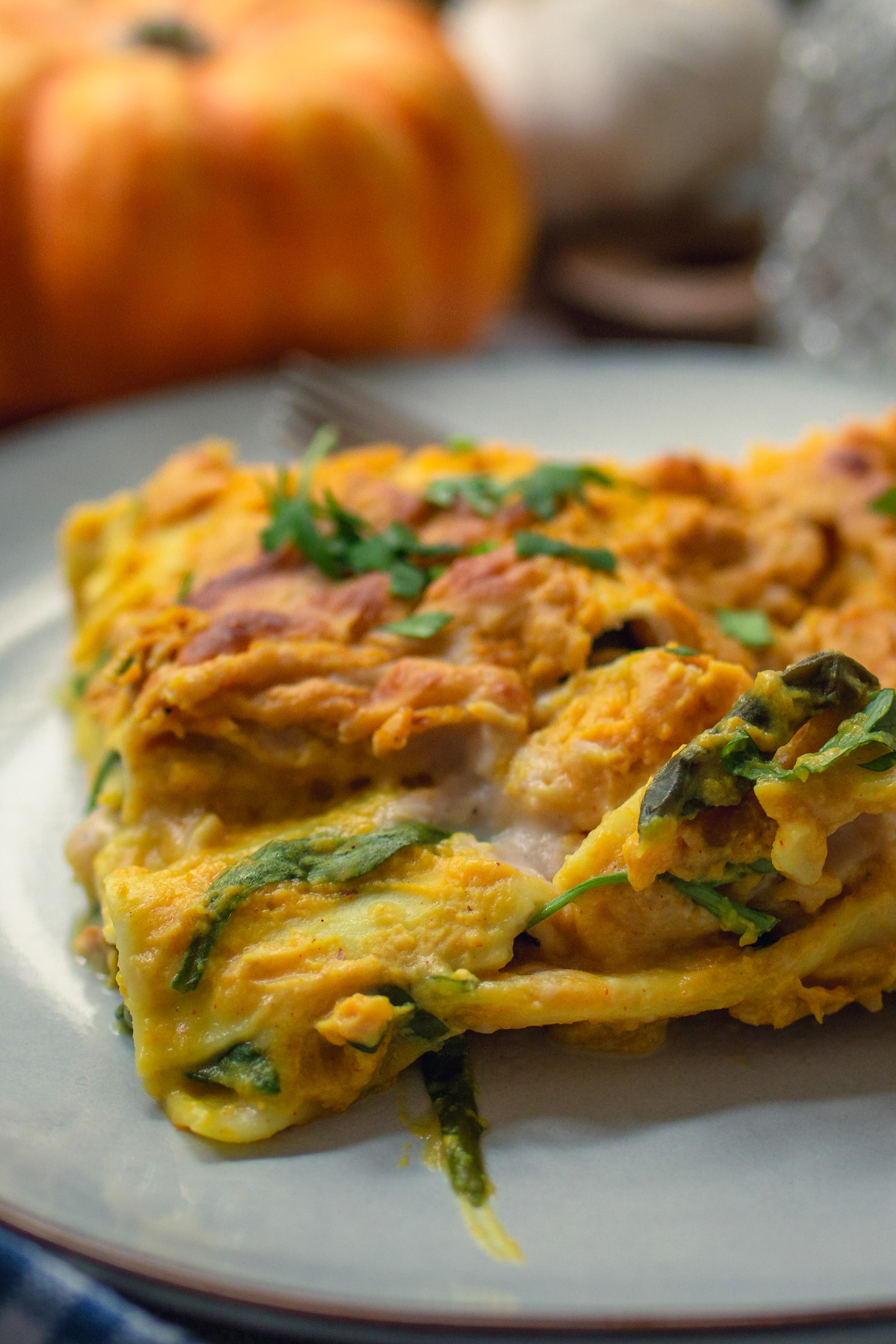 Einfache, vegane Kürbislasagne mit Spinat