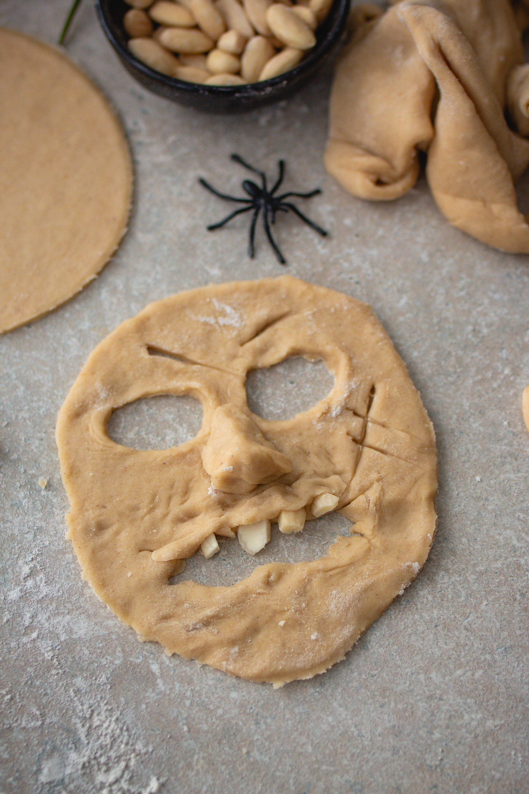 Vegane halloween-Kirschtaschen - Monstergesichter ausschneiden