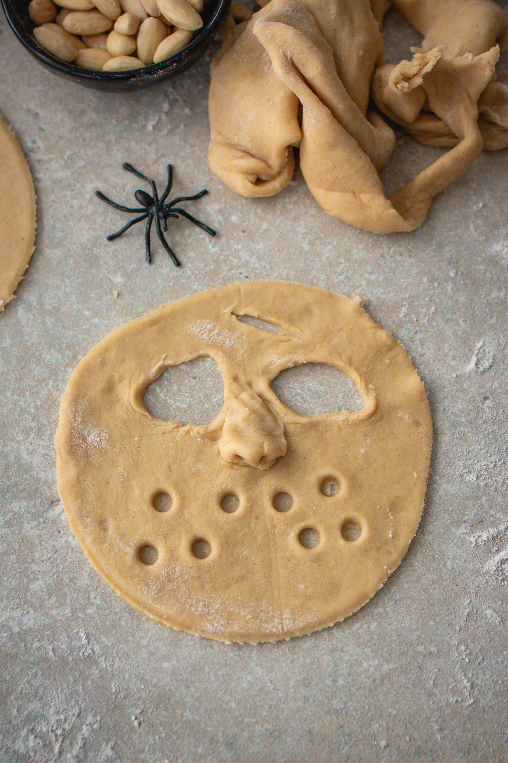 Vegane halloween-Kirschtaschen - Monstergesichter ausschneiden