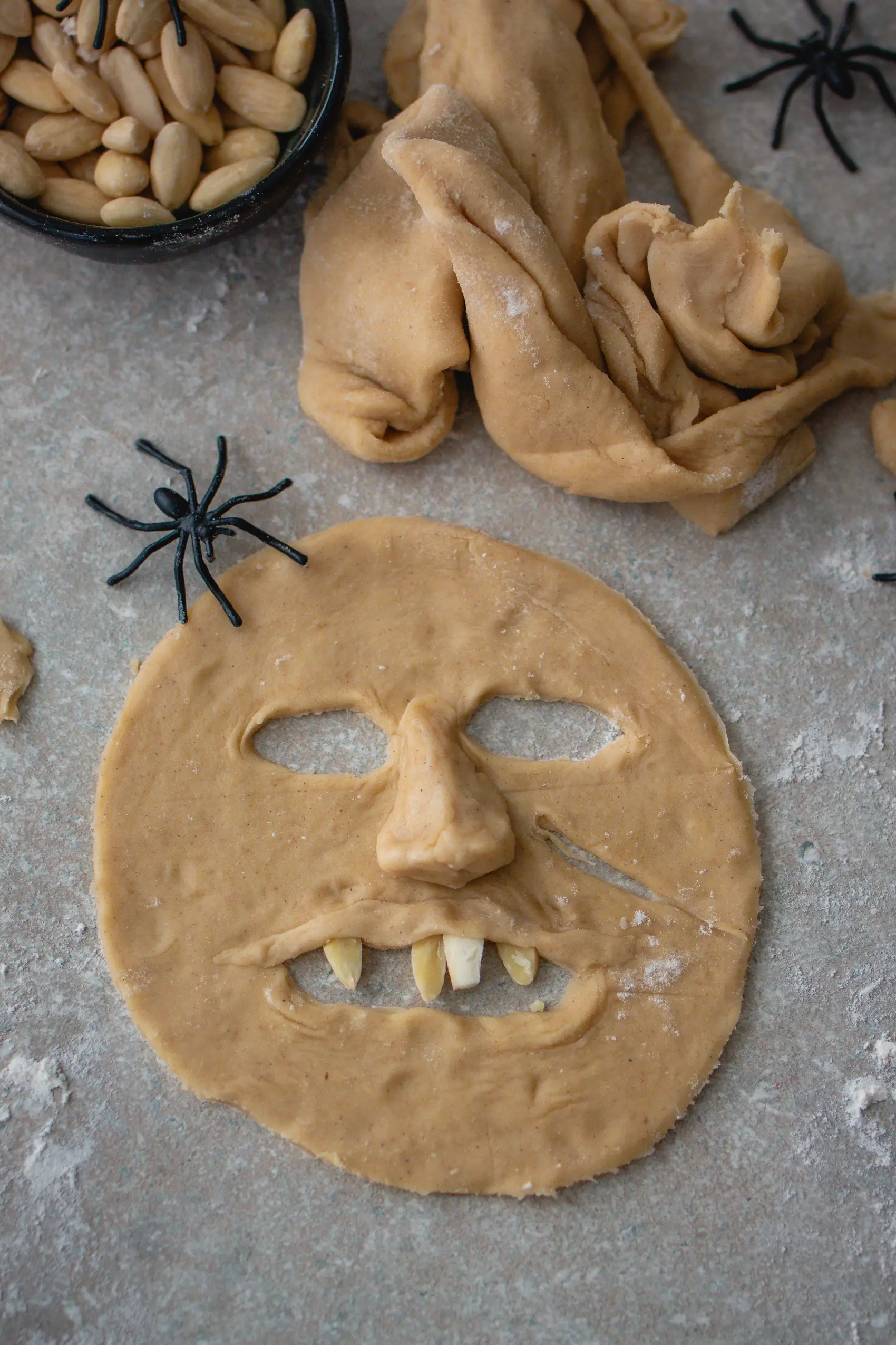 Vegane halloween-Kirschtaschen - Monstergesichter ausschneiden