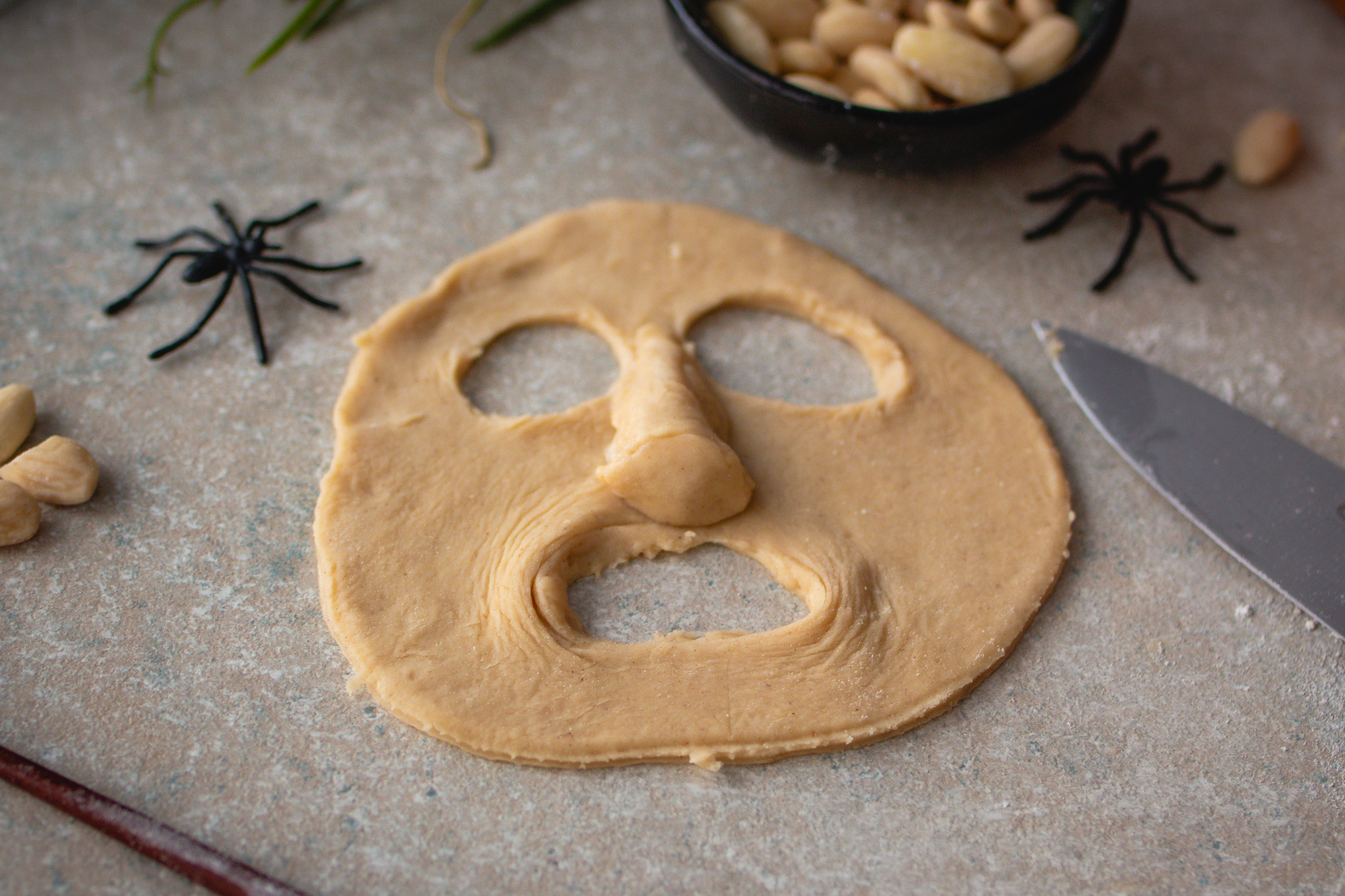 Vegane halloween-Kirschtaschen - Monstergesichter ausschneiden