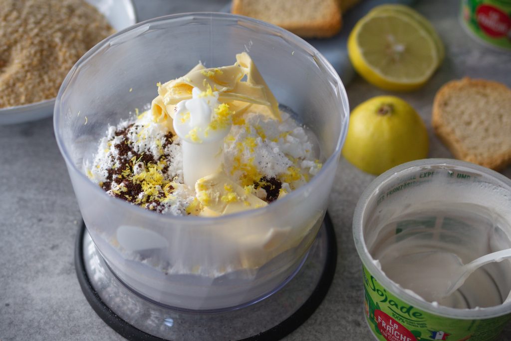 Basis für vegane Tiramisu-Bällchen im Mixer zubereiten