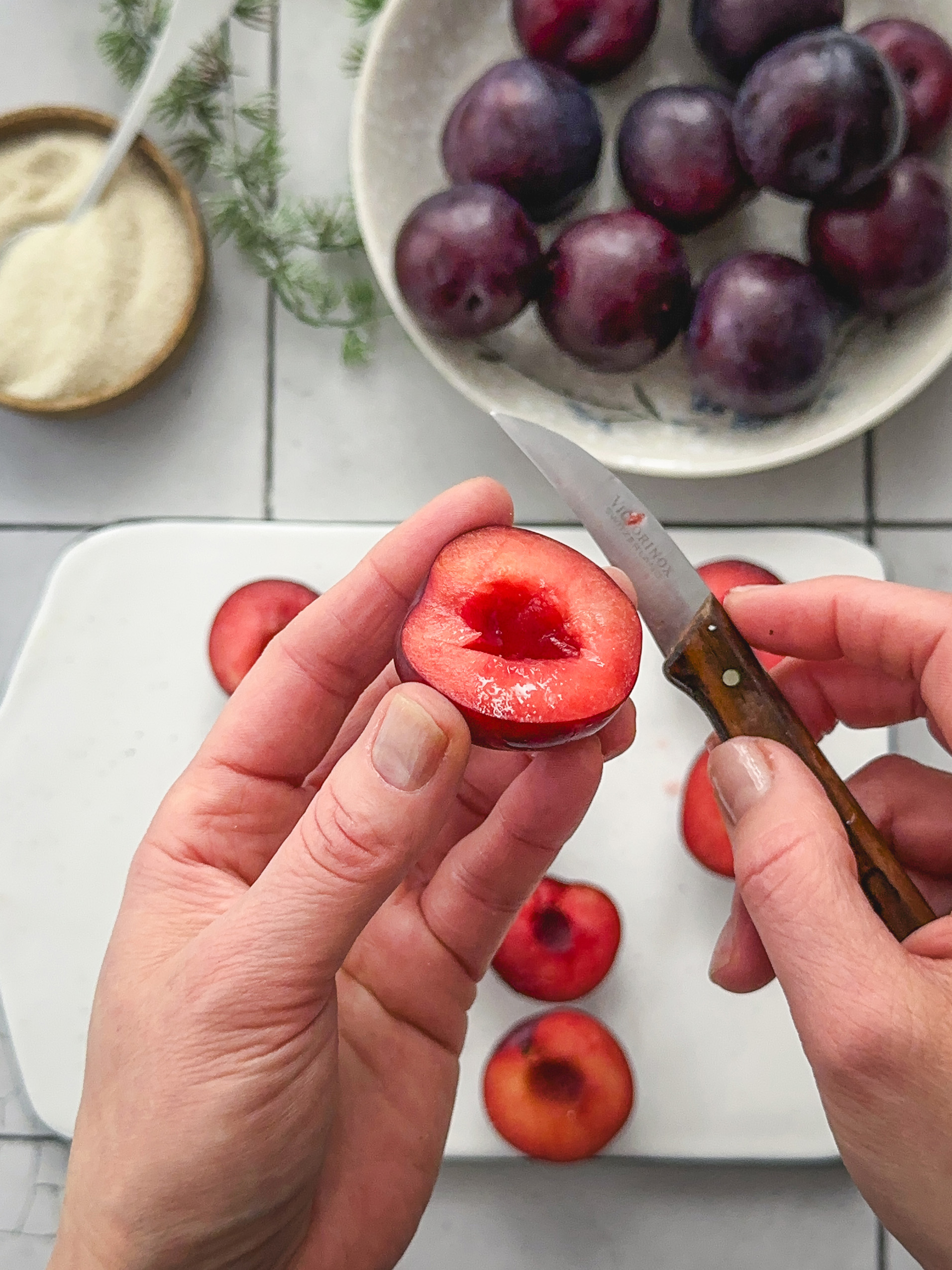 Zwetschken entkernen