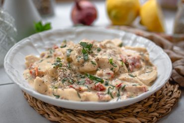 Proteinreiche Tofu-Scherennudeln mit cremiger Marry me-Soße
