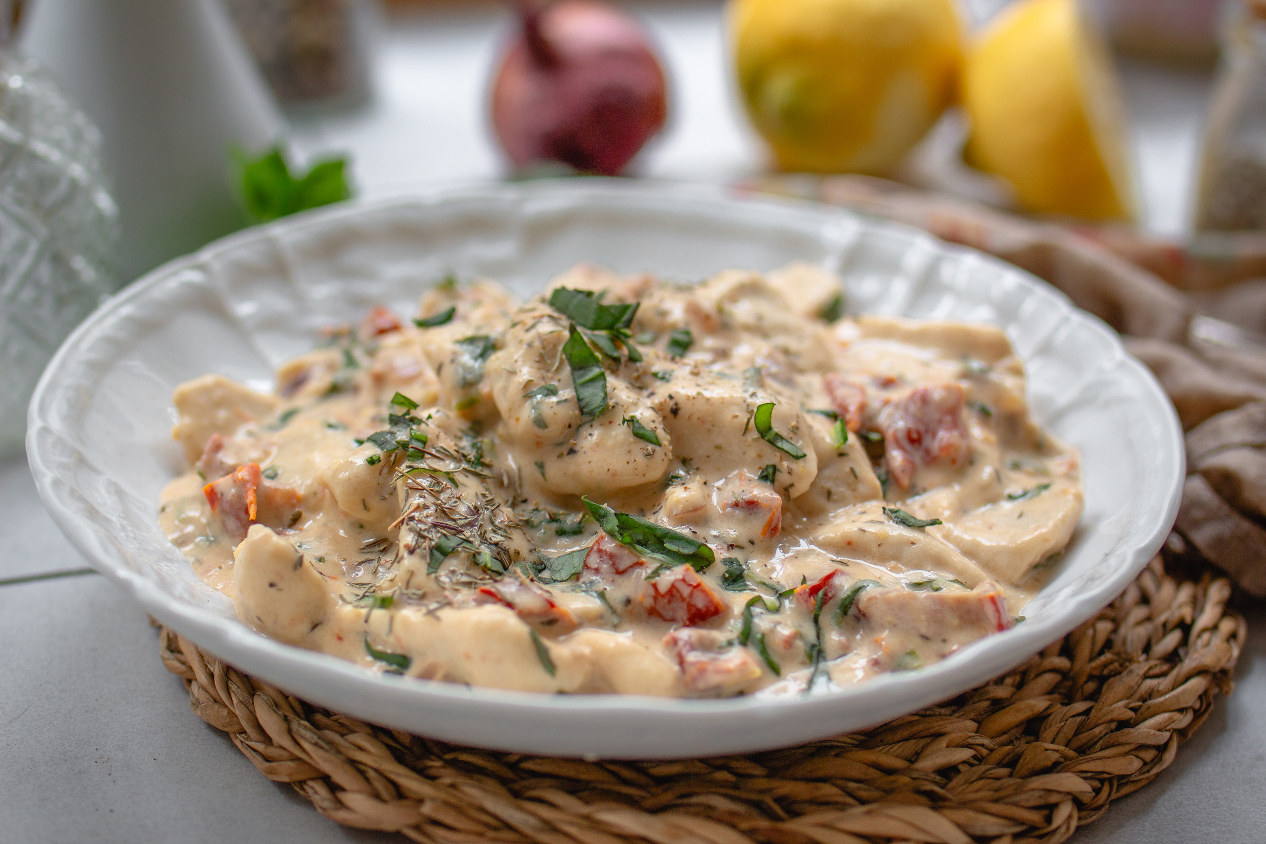 Proteinreiche Tofu-Scherennudeln mit cremiger Marry me-Soße