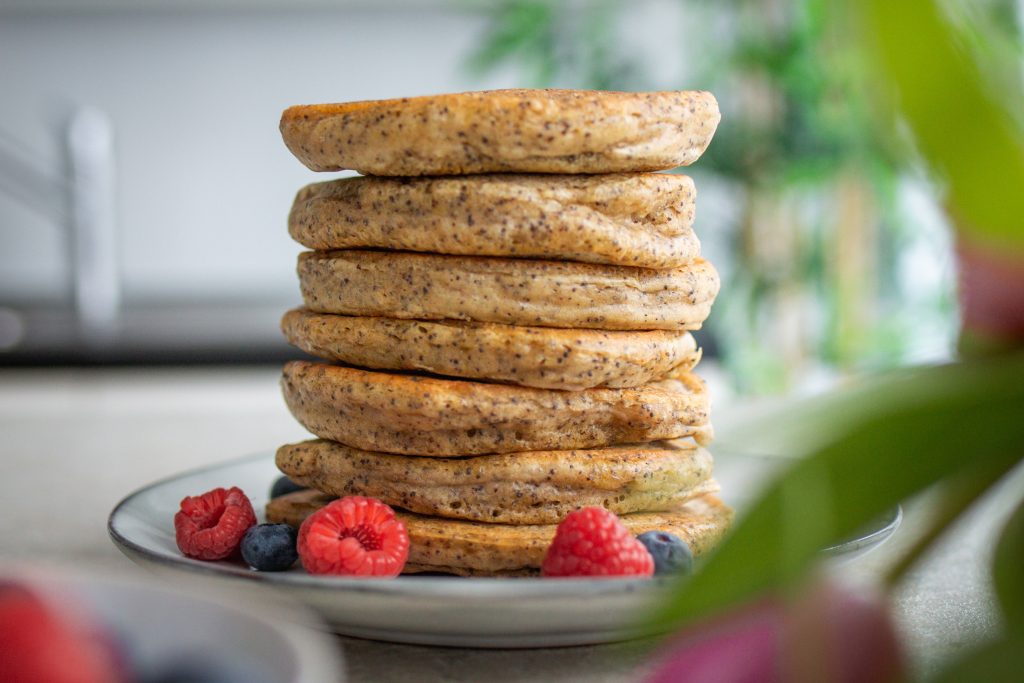 Vegane Panceks mit Skyr als Ei-Ersatz in der Nahaufnahme