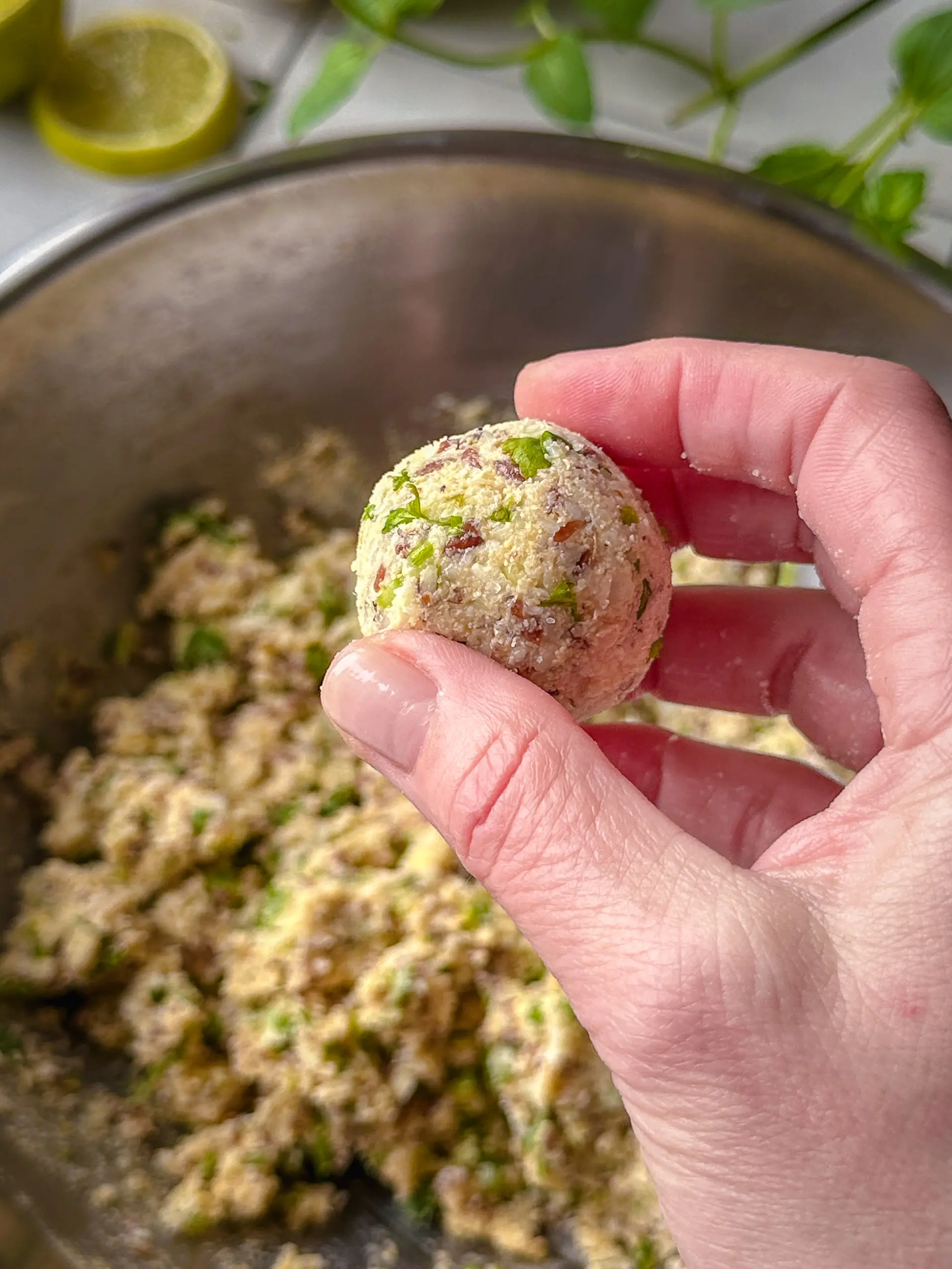 Zubereitung der veganen Blumenkohl Arancini Step by Step erklärt.