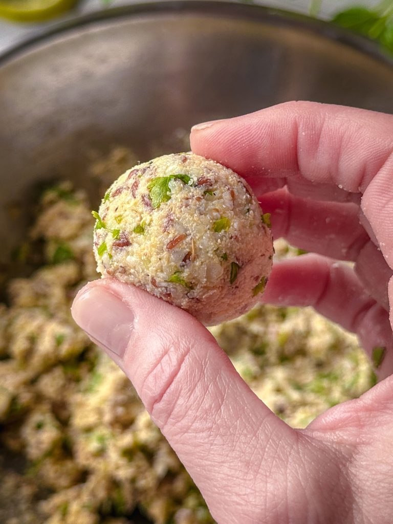 Zubereitung der veganen Blumenkohl Arancini Step by Step erklärt.