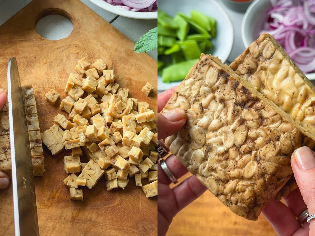 Tempeh in feine Würfel schneiden